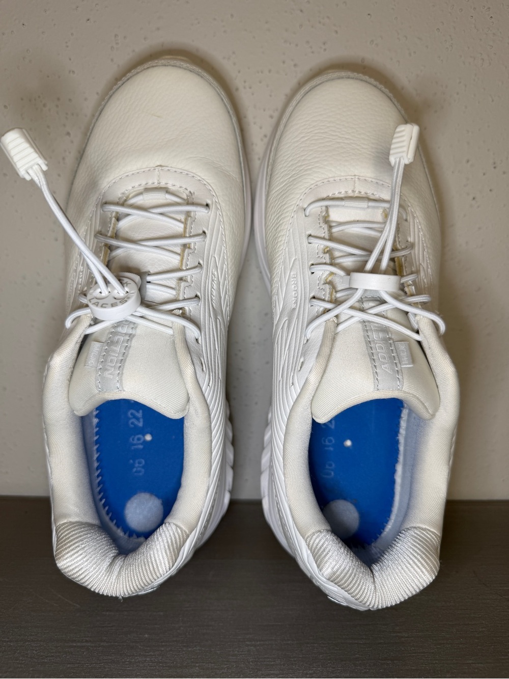 Brooks Addiction Walker 2 Women's 10.5 D Off White Leather Sneaker Excellent Cd - Picture 4 of 12